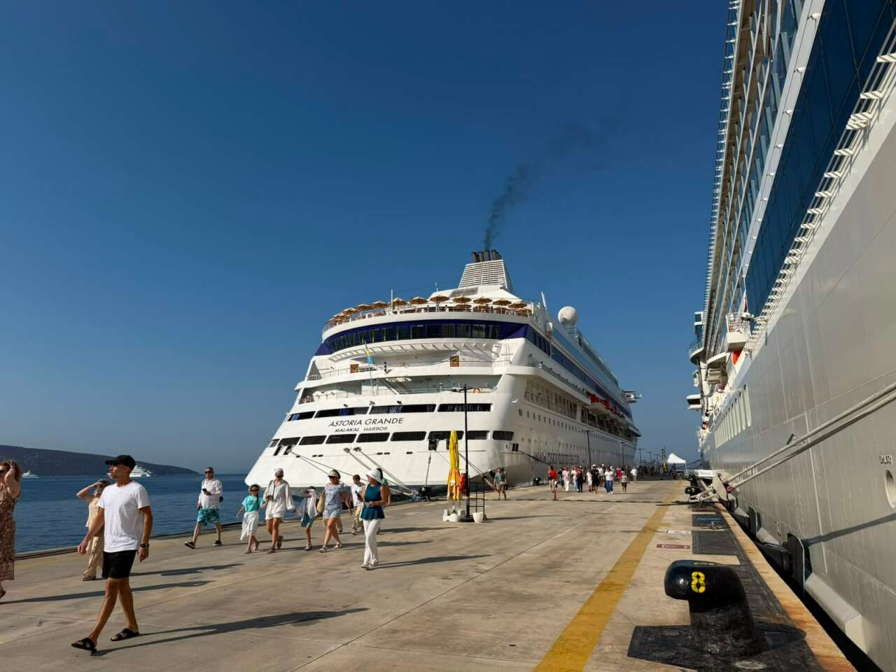Bodrum’da İki Dev Kruvaziyer Gemisi Aynı Gün Limanda: 1.144 Yolcu Geldi 3